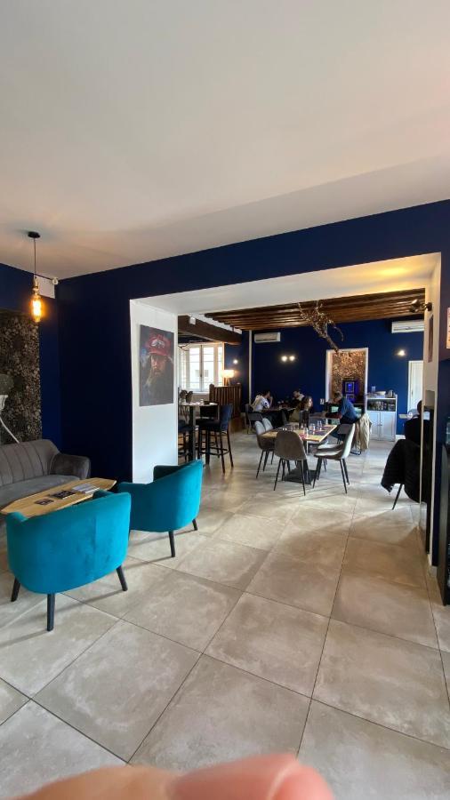 Hotel Restaurant La Place Сент-Аман-Монрон Экстерьер фото